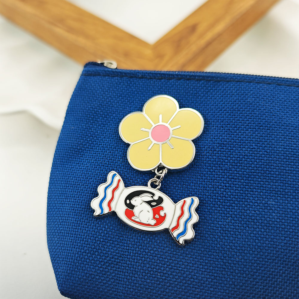 Broche en émail Lapin Blanc, m - Food Snacks Gifts avis et prix